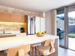 Lush Villa With Heated Pool 180m to the Beach