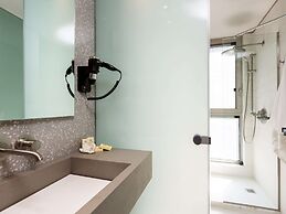 Lush Villa With Heated Pool 180m to the Beach