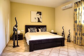 Spacious Villa with Private Pool & Outside Bar near Sea in Sisi