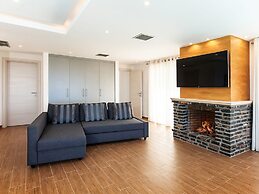 Great Villa, Enormous Pool, Nice Location near Village Sisi