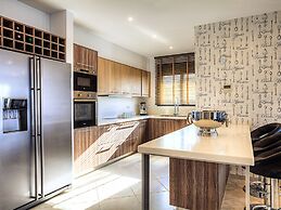 Great Villa, Enormous Pool, Nice Location near Village Sisi