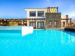 Great Villa, Enormous Pool, Nice Location near Village Sisi