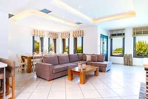 Great Villa, Enormous Pool, Nice Location near Village Sisi