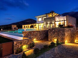 Great Villa, Enormous Pool, Nice Location near Village Sisi