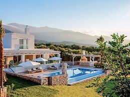 Beautiful Luxe Villa in Private Olive Grove, sea and Mountain View, Cl