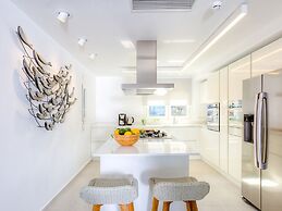 Beautiful Luxe Villa in Private Olive Grove, sea and Mountain View, Cl