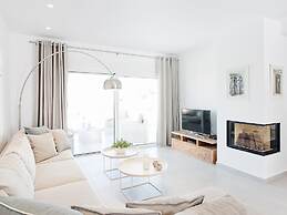 Beautiful Luxe Villa in Private Olive Grove, sea and Mountain View, Cl