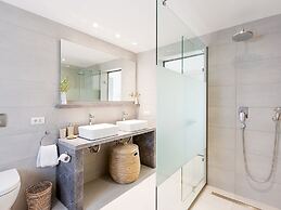 Beautiful Luxe Villa in Private Olive Grove, sea and Mountain View, Cl