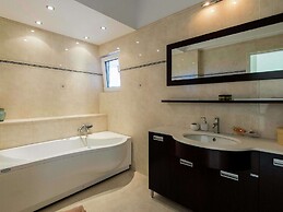 Infinity Pool Villa With Sea Views Near Rethymno City & Beach and Shad