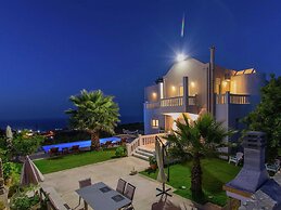 Infinity Pool Villa With Sea Views Near Rethymno City & Beach and Shad