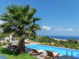 Infinity Pool Villa With Sea Views Near Rethymno City & Beach and Shad