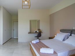 Infinity Pool Villa With Sea Views Near Rethymno City & Beach and Shad