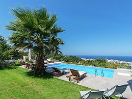 Infinity Pool Villa With Sea Views Near Rethymno City & Beach and Shad