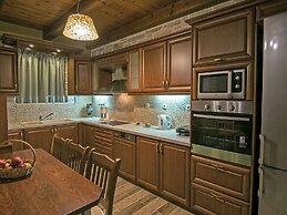 Luxurious Villa With Private Pool, Near a Couple of Restaurants & Sand