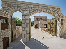 Luxurious Villa With Private Pool, Near a Couple of Restaurants & Sand