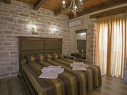 Luxurious Villa With Private Pool, Near a Couple of Restaurants & Sand