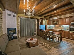 Luxurious Villa With Private Pool, Near a Couple of Restaurants & Sand