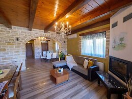 Luxurious Villa With Private Pool, Near a Couple of Restaurants & Sand