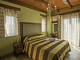 Luxurious Villa With Private Pool, Near a Couple of Restaurants & Sand