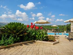 Luxurious Villa With Private Pool, Near a Couple of Restaurants & Sand