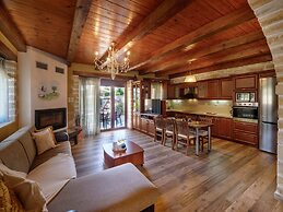 Luxurious Villa With Private Pool, Near a Couple of Restaurants & Sand