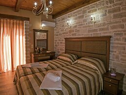 Luxurious Villa With Private Pool, Near a Couple of Restaurants & Sand