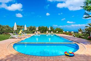 Family Friendly Villa Private Pool, Children's Play Area, Bbq, Spaciou