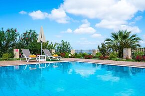 Family Friendly Villa Private Pool, Children's Play Area, Bbq, Spaciou