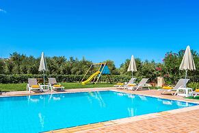 Family Friendly Villa Private Pool, Children's Play Area, Bbq, Spaciou