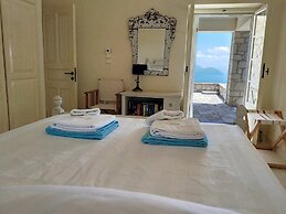 Spacious Villa in Vasiliki with Swimming Pool & Hot Tub