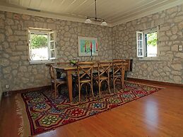 Spacious Villa in Vasiliki with Swimming Pool & Hot Tub