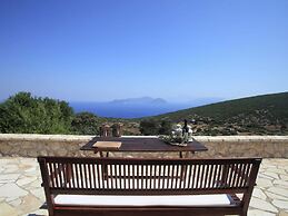 Spacious Villa in Vasiliki with Swimming Pool & Hot Tub