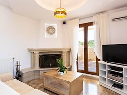 Upscale Villa With Private Pool