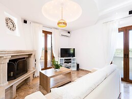 Upscale Villa With Private Pool