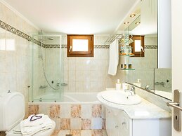 Upscale Villa With Private Pool