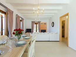 Charming Villa in Achlades Crete With Private Pool