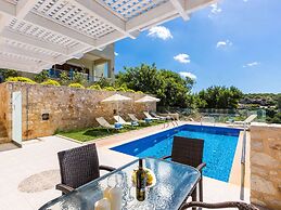 Charming Villa in Achlades Crete With Private Pool