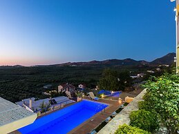 Charming Villa in Achlades Crete With Private Pool