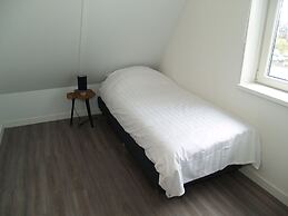 Spacious Holiday Home on Markermeer near Amsterdam