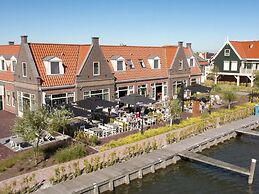 Spacious Holiday Home on Markermeer near Amsterdam
