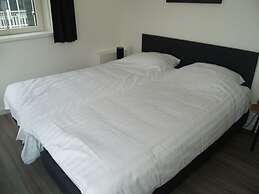 Spacious Holiday Home on Markermeer near Amsterdam