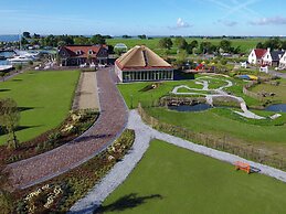 Spacious Holiday Home on Markermeer near Amsterdam