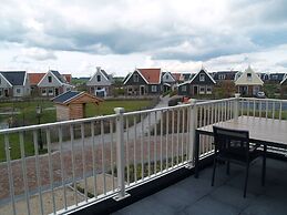 Spacious Holiday Home on Markermeer near Amsterdam