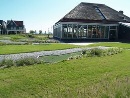 Spacious Holiday Home on Markermeer near Amsterdam