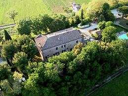 Villa in Montemaggiore Al Metauro Near the Vineyards