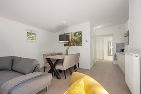 Modern Lodge With Dishwasher, Near Helmond