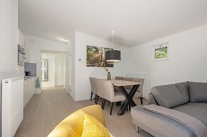 Modern Lodge With Dishwasher, Near Helmond