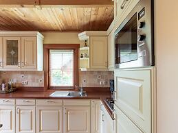Wooden Holiday Home with Microwave near Brunssummerheide