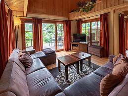 Wooden Holiday Home with Microwave near Brunssummerheide