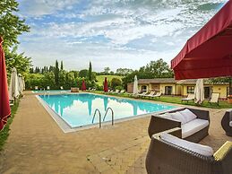 Cozy Apartment With Terrace in Tuscany